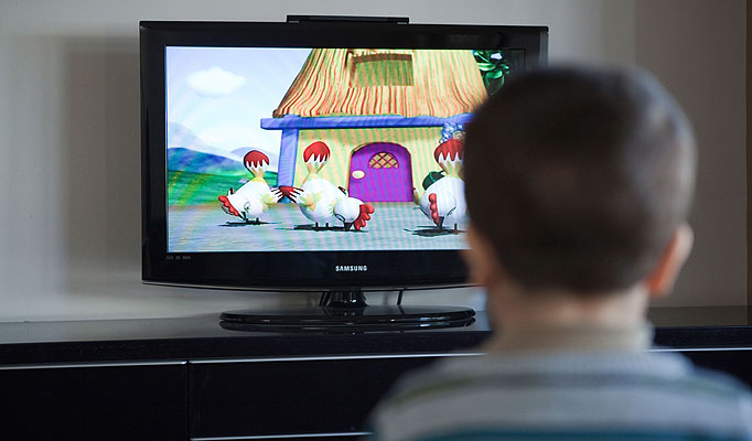 Obesità infantile: prevenirla tenendo spenta la tv in camera